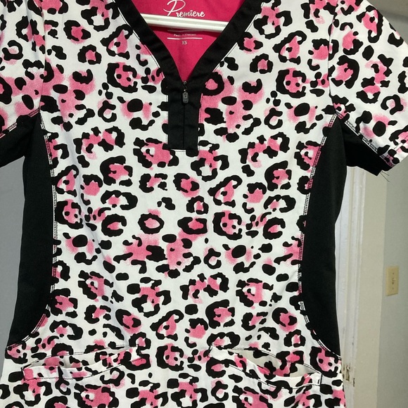 Ladies Scrub Top - Picture 2 of 6